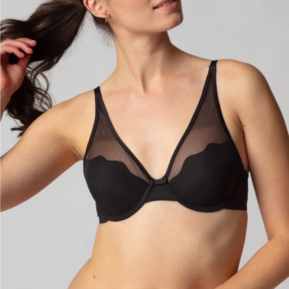 Wonderbra Black Full Coverage Bra with Molded Cups